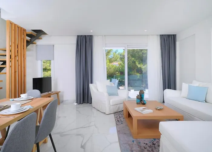 Astera Apartahotel 4*